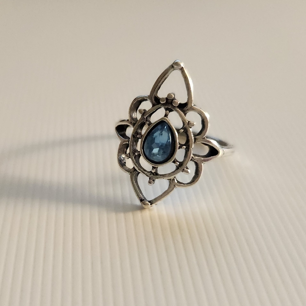 🔷️ Silver and Blue Floral Teardrop Ring Size 7 NWT